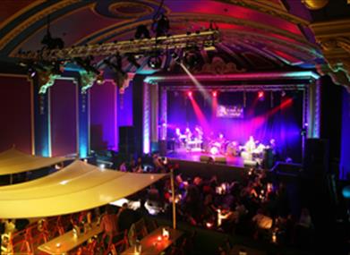 Komedia