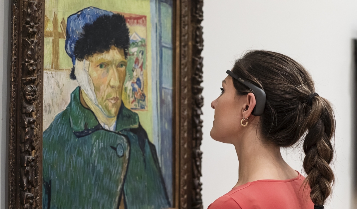 Headset wearer looking at Van Gogh