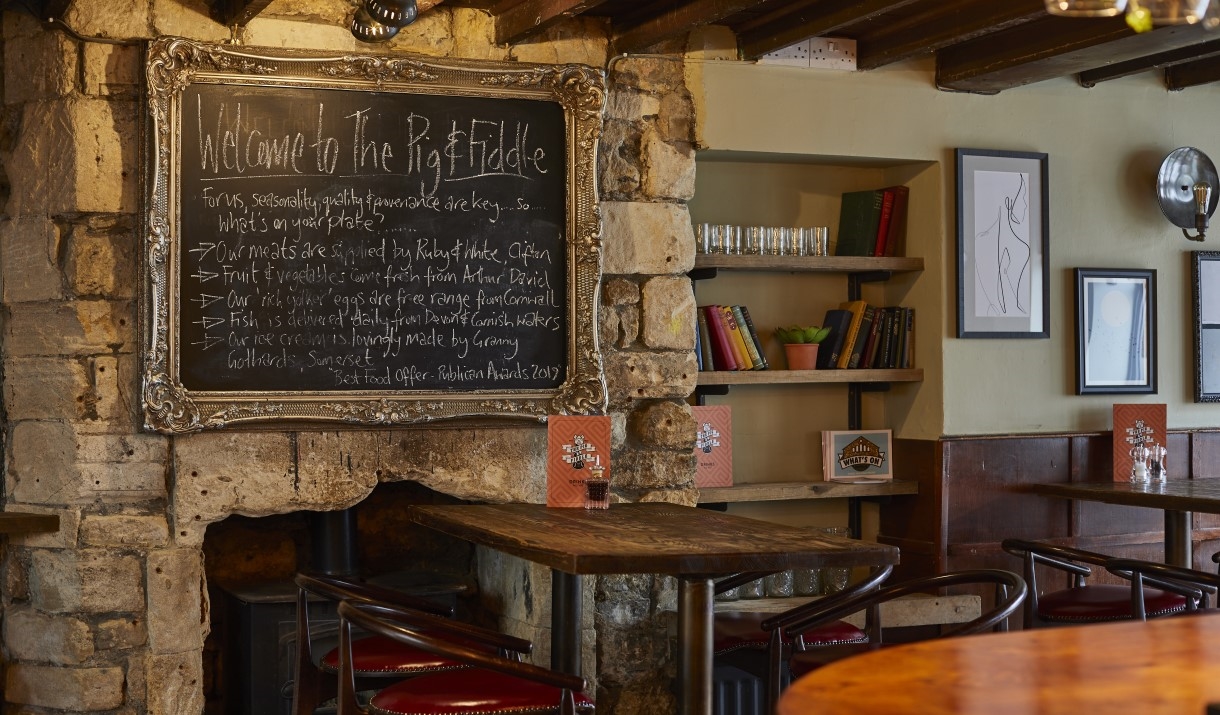 Pig and Fiddle interior