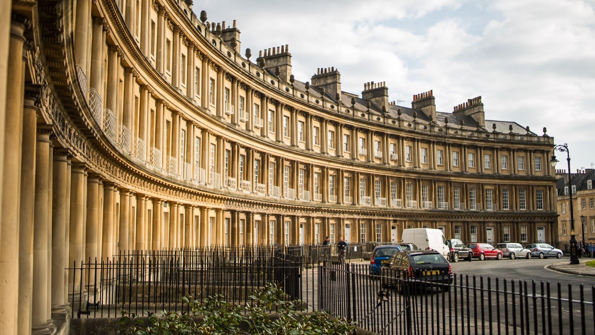 how many tourists visit bath each year