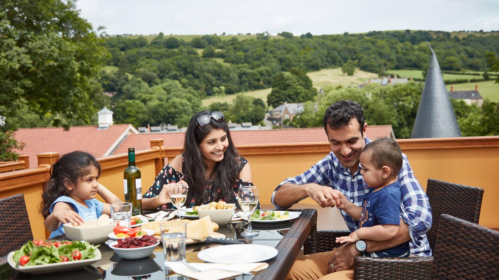 Mendip View Lodges family dining outside