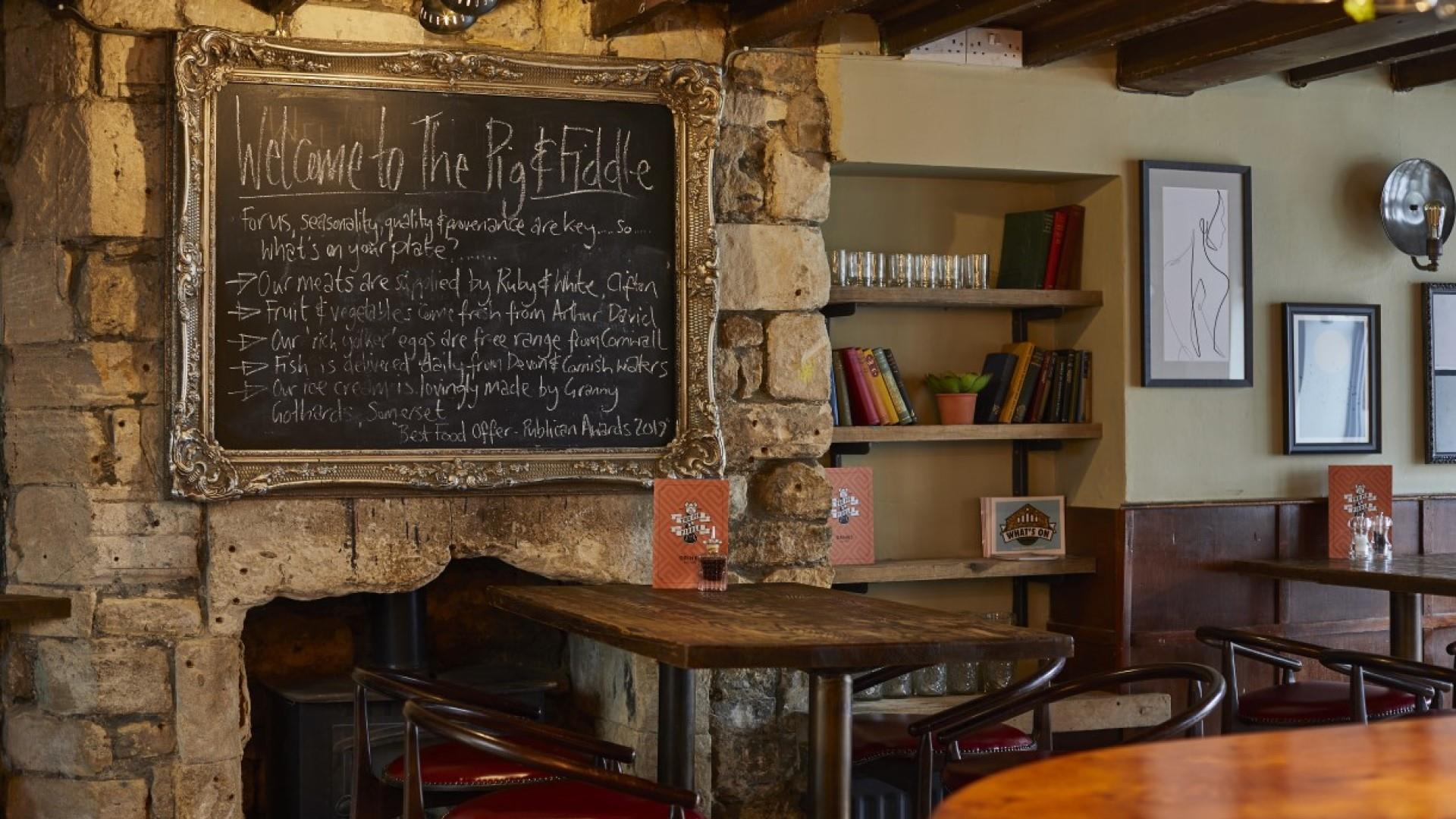 Pig and Fiddle interior