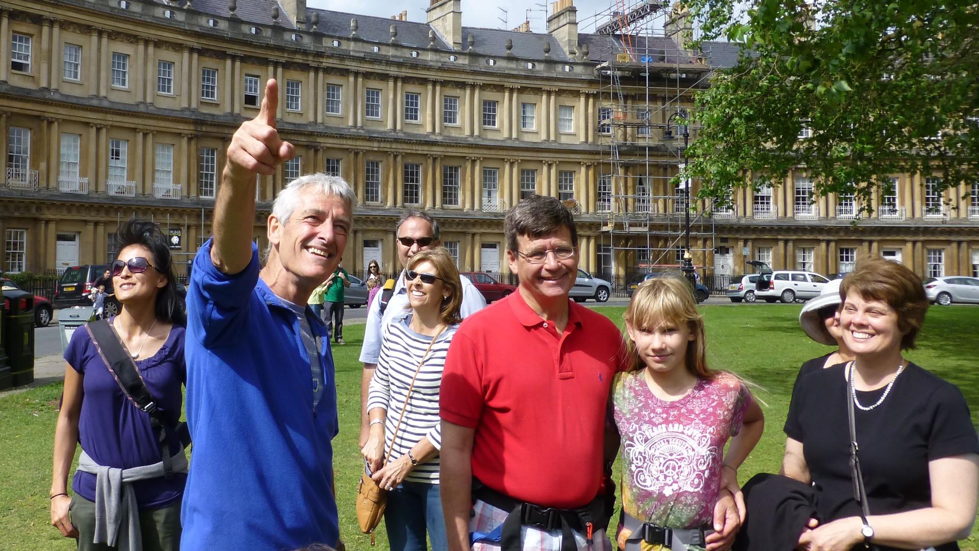 A guide speaking on a City Sightseeing Tour bus in Bath , Somerset ,  England , Britain , Uk Stock Photo - Alamy