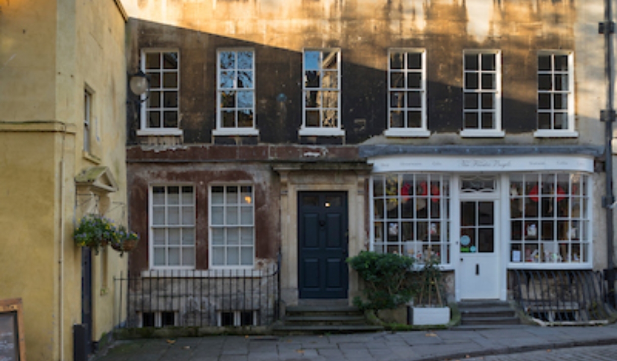The front of Elton House