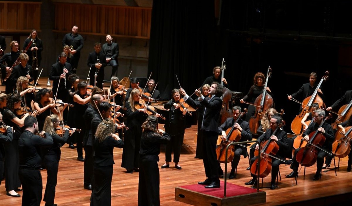 Aurora Orchestra