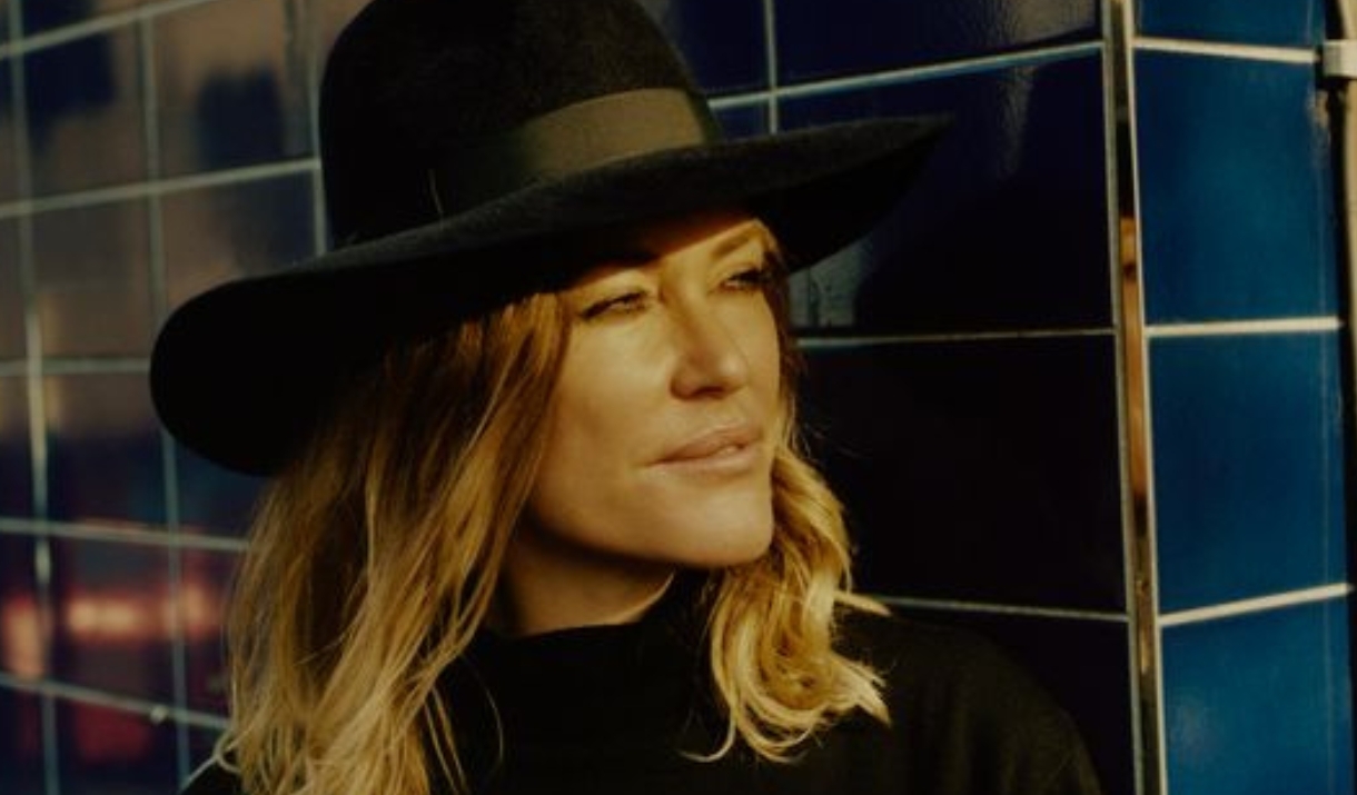 Cerys Matthews with black hat on