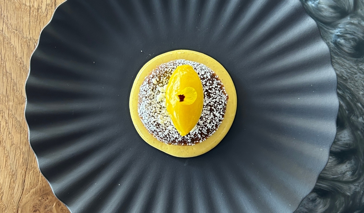 A dish on a round circular plate.