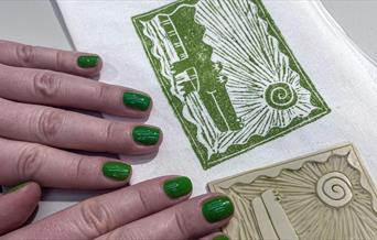 hands cutting lino