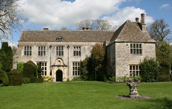 Avebury Manor