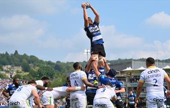 Charlie Ewels of Bath Rugby wins the ball at a lineout. Gallagher Premiership match, between Bath Rugby and Northampton Saints