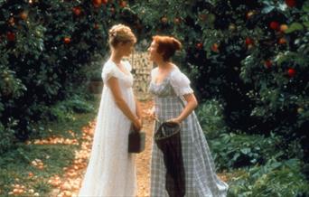 A screenshot from the 1996 film 'Emma'