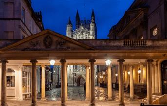 Bath Abbey at night