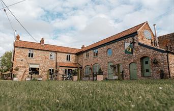 The Queens Chew Magna - Building