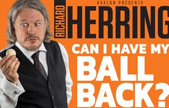 Richard Herring holding a ball