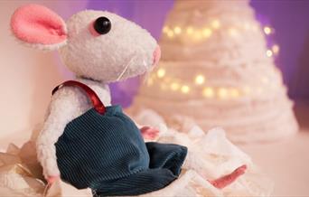 An image of the Snow Mouse puppet