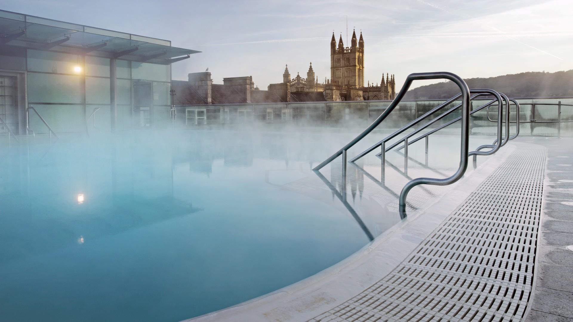Empty rooftop pool at Thermae Bath Spa