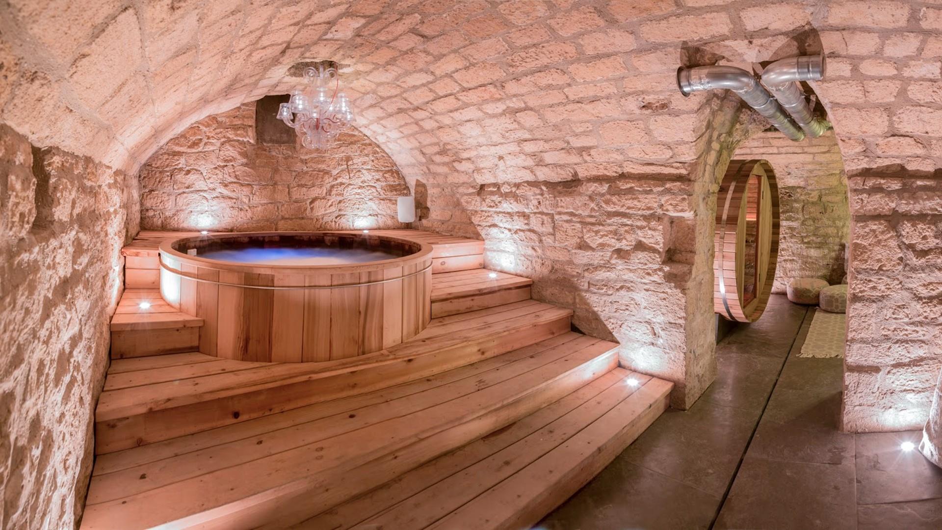 Hot tub at Spa 15 at No.15 Great Pulteney