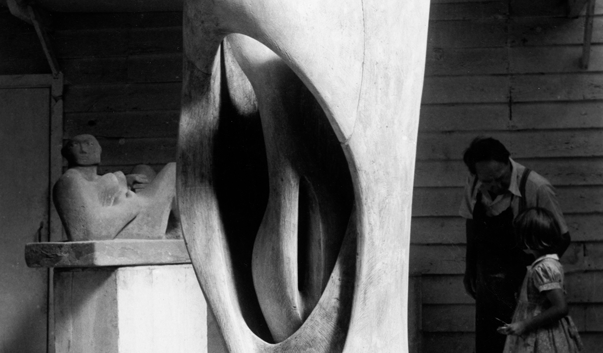 Henry Moore and his daughter Mary, with plaster for Upright Internal/External Form 1952/53 (LH 296) (Detail). Photo: Henry Moore Archive. Reproduced b